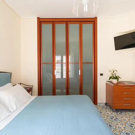 Yourhome - Domus Apartamento Sorrento